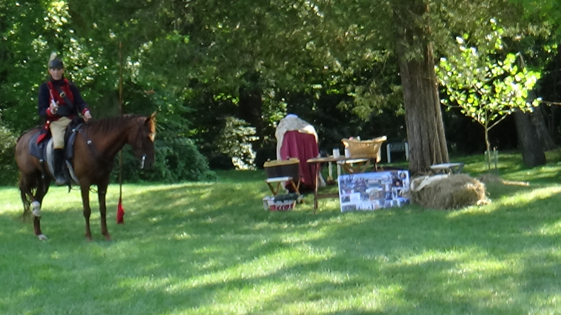 American Revolutionary War soldier on horseback.